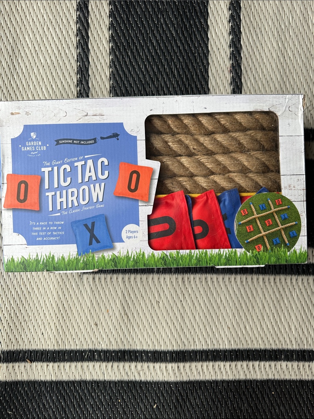 Tic Tac Throw Outdoor Game - Blue/Red